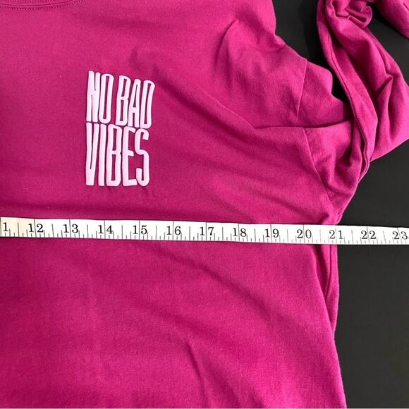 PINK Victoria's Secret Pink Magenta No Bad Vibes Graphic Crewneck Preppy Top M - Picture 7 of 7